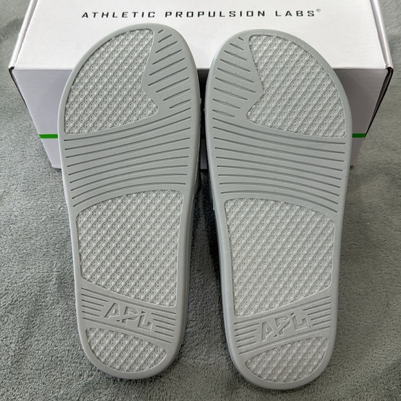 New APL Women’s Big Logo Techloom Slides - Picture 2 of 6